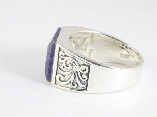 Zware bewerkte zilveren ring met blauwe saffier afbeelding 2