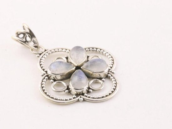 Opengewerkte zilveren hanger met regenboog maansteen afbeelding 2