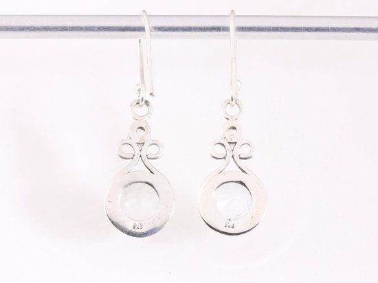 Opengewerkte zilveren oorbellen met bergkristal afbeelding 3