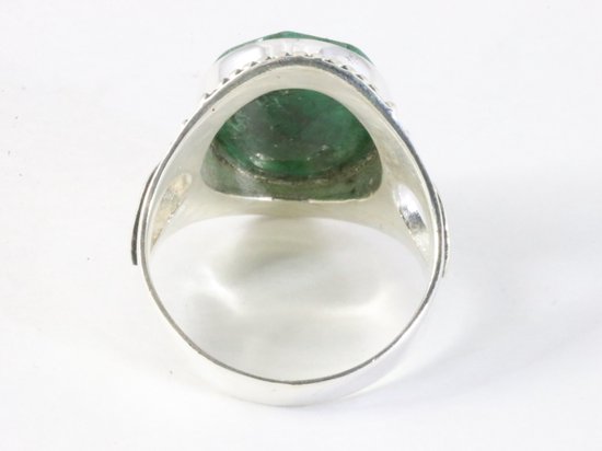 Bewerkte zilveren ring met smaragd afbeelding 3
