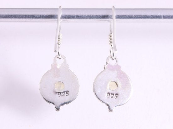 Fijne bewerkte zilveren oorbellen met regenboog maansteen afbeelding 3