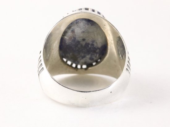 Zware bewerkte zilveren ring met sodaliet afbeelding 3