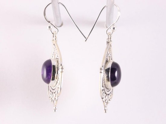 Opengewerkte zilveren oorbellen met amethist afbeelding 2