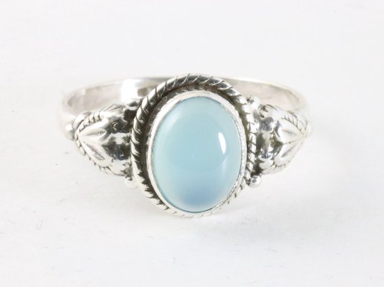 Bewerkte zilveren ring met blauwe chalcedoon afbeelding 4