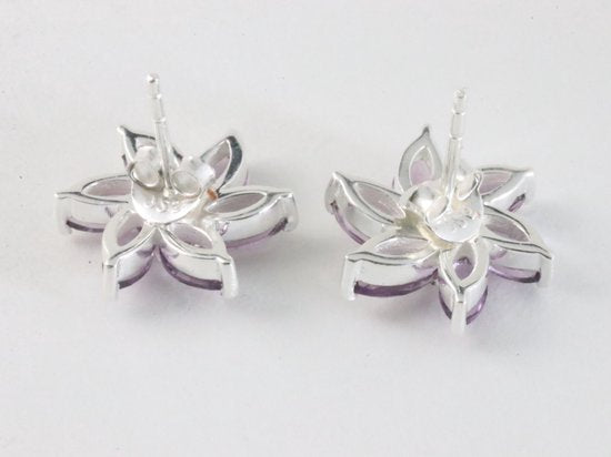 Bloemvormige zilveren oorstekers met amethist afbeelding 2
