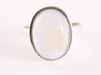 Ovale zilveren ring met regenboog maansteen afbeelding 4