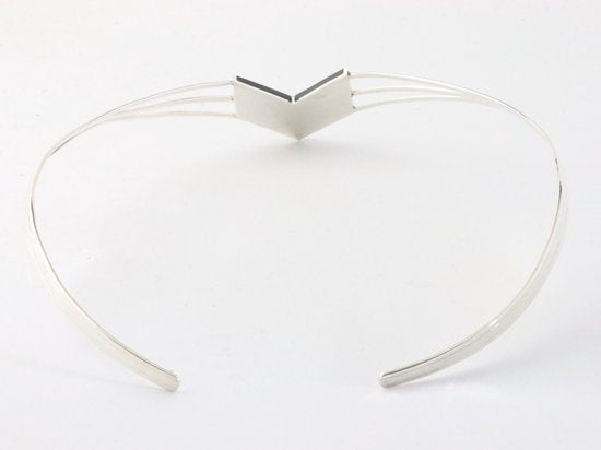 Opengewerkte zilveren spang met onyx afbeelding 2