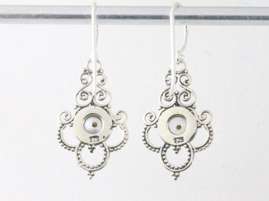 Traditionele bewerkte zilveren oorbellen met zoetwater parel afbeelding 3