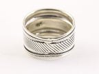 Brede zilveren ring met schuine ribbels afbeelding 3