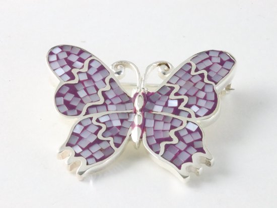 Zilveren vlinder broche met paarse parelmoer afbeelding 1
