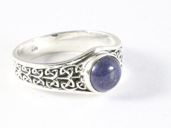 Bewerkte zilveren ring met lapis lazuli afbeelding 1