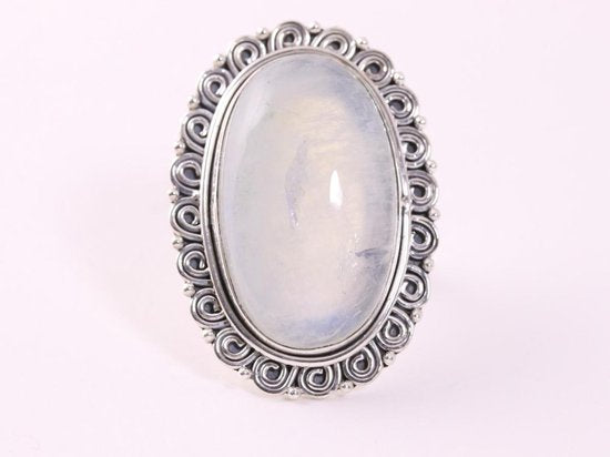 Grote bewerkte zilveren ring met regenboog maansteen afbeelding 4