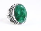 Zware bewerkte zilveren ring met smaragd afbeelding 1