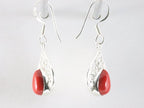 Opengewerkte zilveren oorbellen met rode koraal steen afbeelding 2