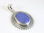 Bewerkte zilveren hanger met blauwe saffier afbeelding 2