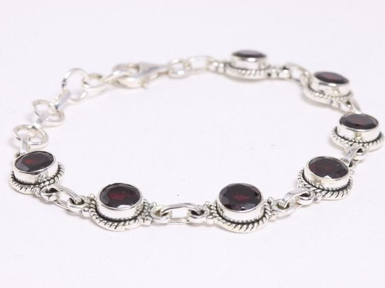 Bewerkte zilveren armband met granaat afbeelding 2