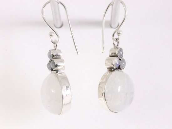 Zilveren oorbellen met regenboog maansteen afbeelding 2