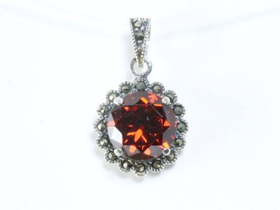 Ronde zilveren hanger met granaat en marcasiet afbeelding 4