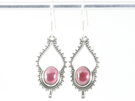 Bewerkte zilveren oorbellen met granaat afbeelding 4