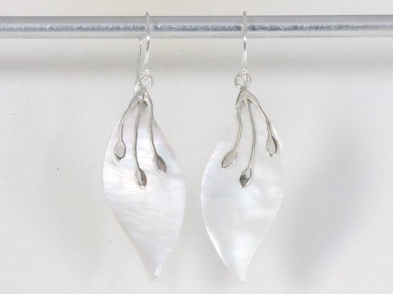 Zilveren oorbellen met parelmoer afbeelding 3