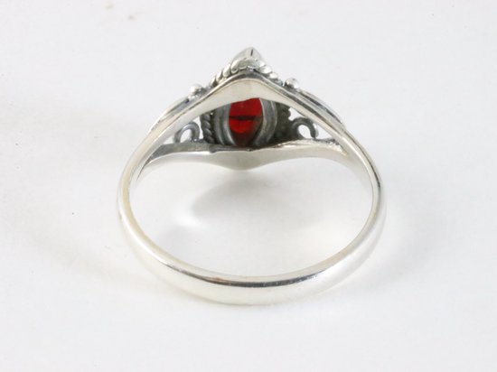Fijne bewerkte zilveren ring met granaat afbeelding 3