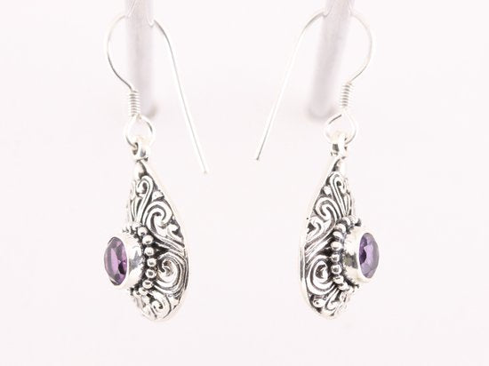 Opengewerkte zilveren oorbellen met amethist afbeelding 2