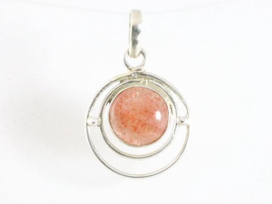 Ronde opengewerkte zilveren hanger met rode zonnesteen afbeelding 4