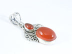 Opengewerkte zilveren hanger met carneool afbeelding 2