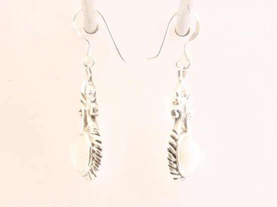 Bewerkte zilveren oorbellen met regenboog maansteen afbeelding 2