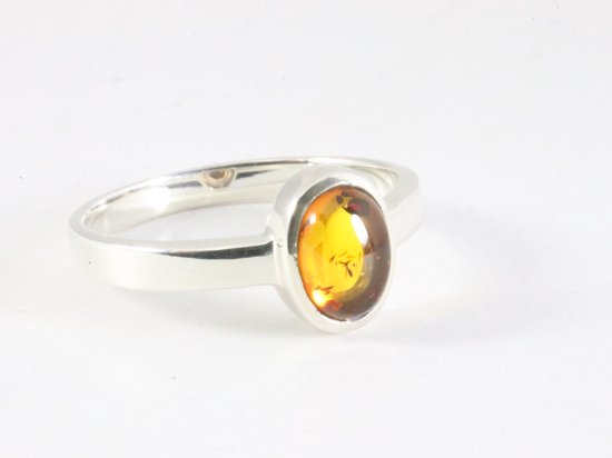 Fijne hoogglans zilveren ring met amber afbeelding 1