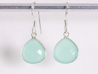 Fijne druppelvormige zilveren oorbellen met aqua chalcedoon afbeelding 4
