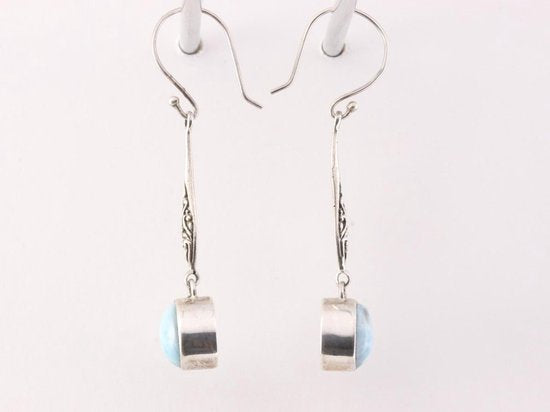 Lange fijn bewerkte zilveren oorbellen met larimar afbeelding 2