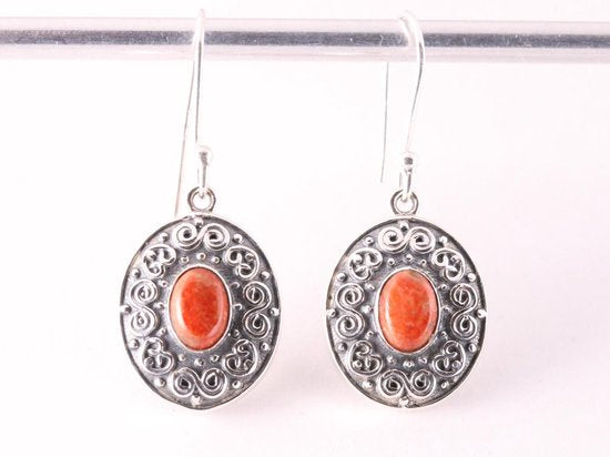 Bewerkte ovale zilveren oorbellen met rode turkoois afbeelding 4