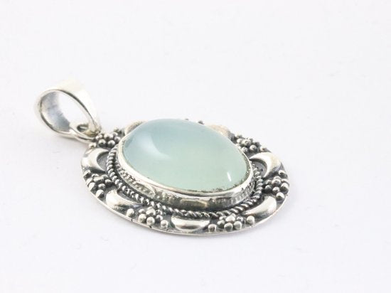 Bewerkte zilveren hanger met aqua chalcedoon afbeelding 2