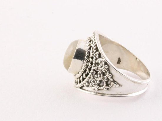 Bewerkte zilveren ring met gouden rutielkwarts afbeelding 3