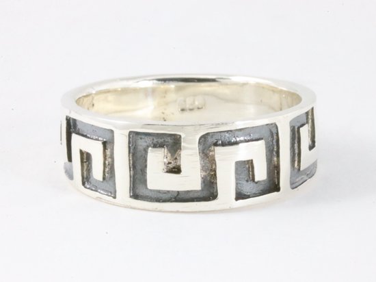 Zware zilveren ring met Grieks motief afbeelding 1