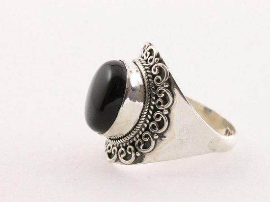 Bewerkte zilveren ring met onyx afbeelding 4