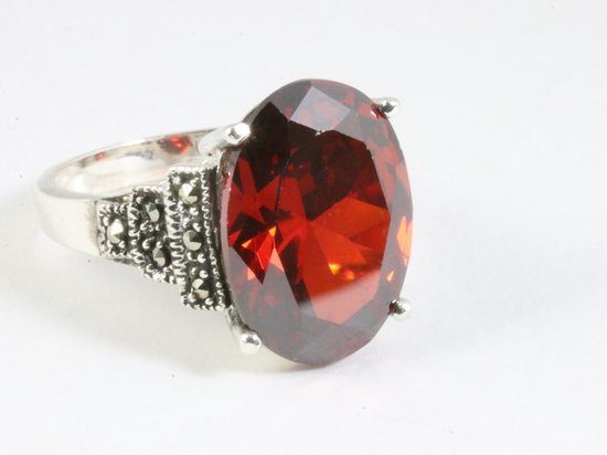 Zware zilveren ring met granaat en marcasiet afbeelding 1