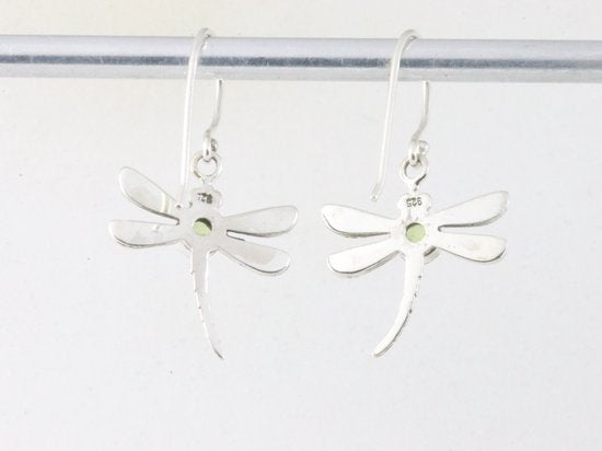 Fijne zilveren libelle oorbellen met peridoot afbeelding 2