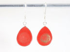 Druppelvormige zilveren oorbellen met gefacetteerde rode koraal steen afbeelding 3