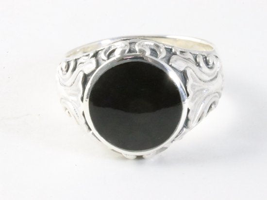 Zware bewerkte zilveren ring met onyx afbeelding 4