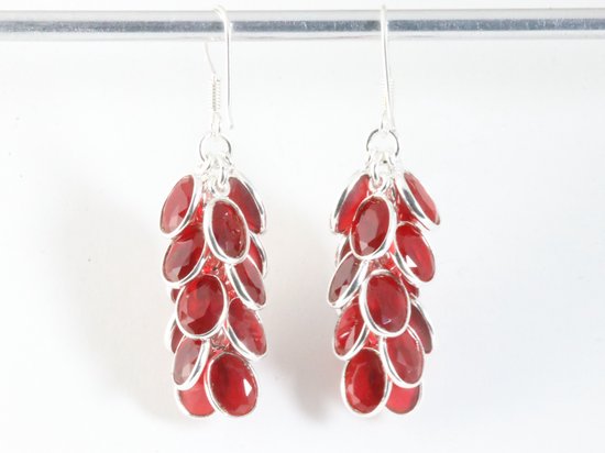 Trosvormige zilveren oorbellen met robijn afbeelding 3