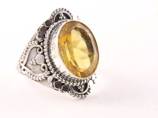 Bewerkte zilveren ring met citrien afbeelding 1