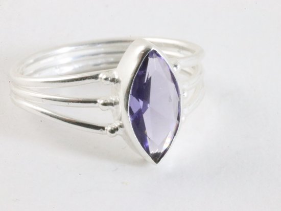 Opengewerkte zilveren ring met amethist afbeelding 1