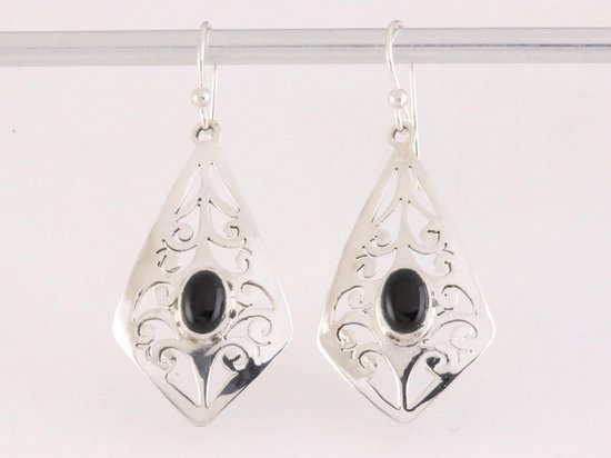 Opengewerkte zilveren oorbellen met onyx afbeelding 4