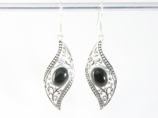 Lange bewerkte zilveren oorbellen met onyx afbeelding 4