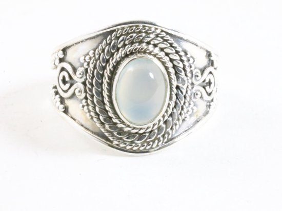Bewerkte zilveren ring met aqua chalcedoon afbeelding 4