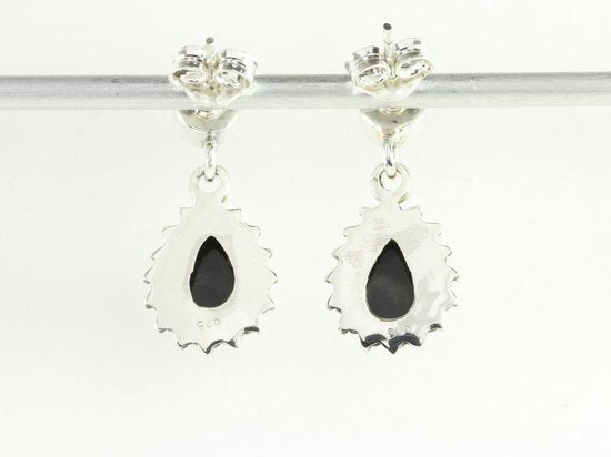 Bewerkte zilveren oorstekers met onyx afbeelding 3