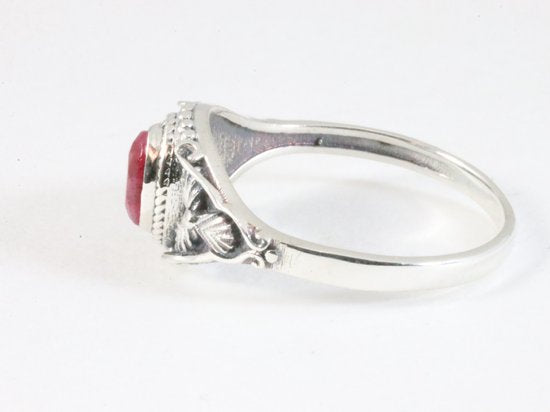 Fijne bewerkte zilveren ring met robijn afbeelding 2