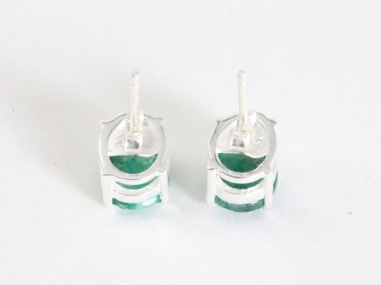 Zilveren oorstekers met smaragd afbeelding 2